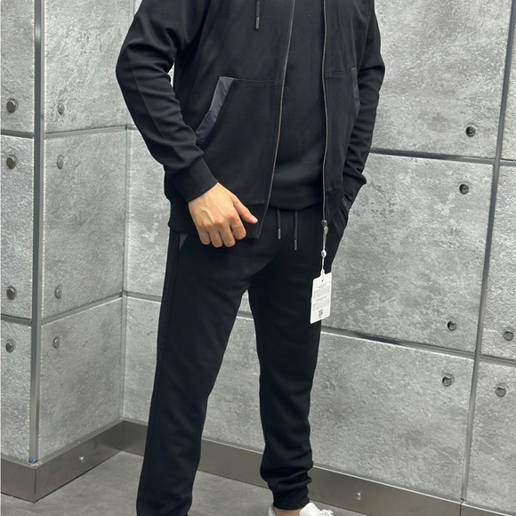 Men's Black Logo-Embroidered Jogger Pants - Picture 3 of 3